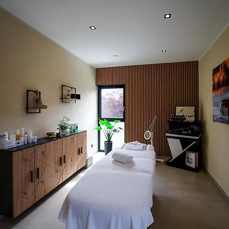 Bernstein Acamed Hotel 3*