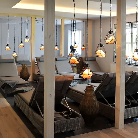 Bernstein Acamed Hotel 3*