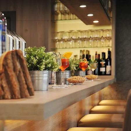 Bernstein Acamed 3* Nienburg (Saxony-Anhalt)