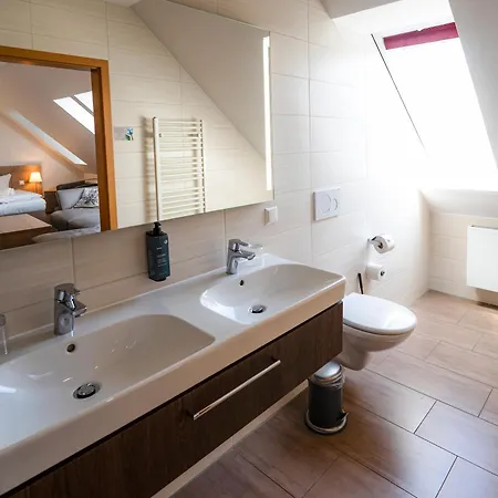 Bernstein Acamed Hotel 3*