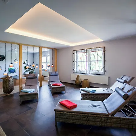 Bernstein Acamed Hotel 3*