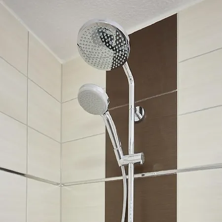 Bernstein Acamed Hotel 3*