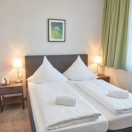 Bernstein Acamed Hotel