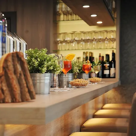 Bernstein Acamed Hotel 3*