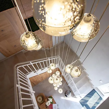 Bernstein Acamed Hotel 3*