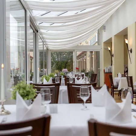 Hotel Bernstein Acamed 3*