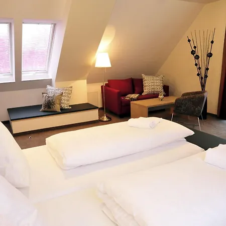 Bernstein Acamed Hotel