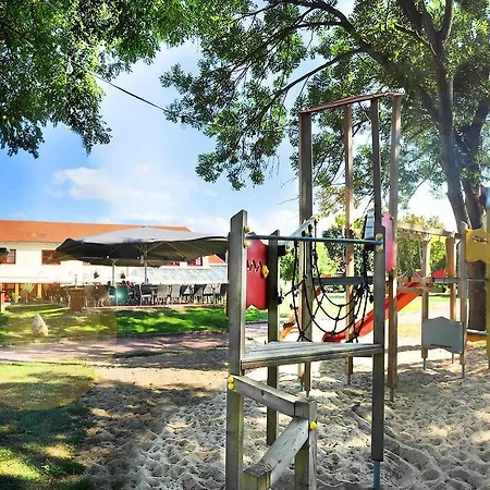 Bernstein Acamed Hotel