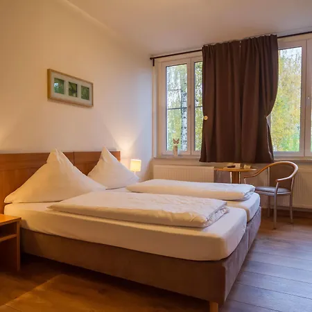 Bernstein Acamed Hotel