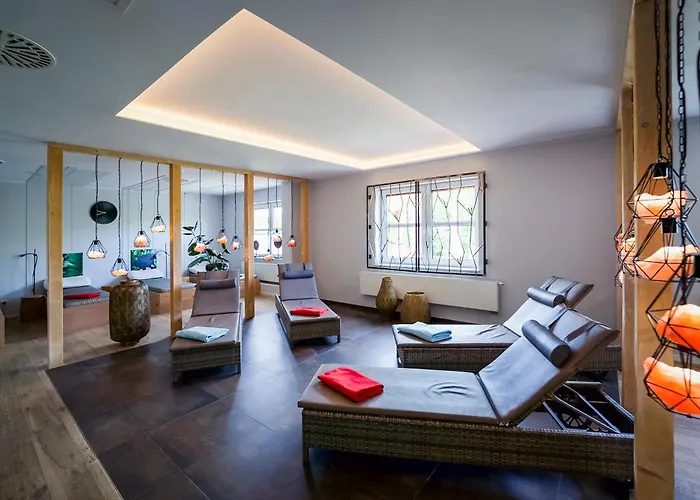 מלון Bernstein Acamed