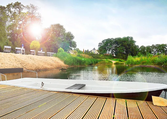 מלון Bernstein Acamed 3*