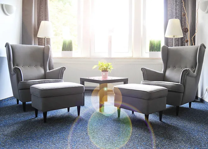 מלון Bernstein Acamed 3*