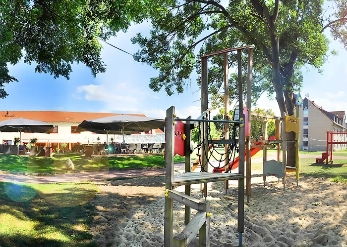 מלון Bernstein Acamed