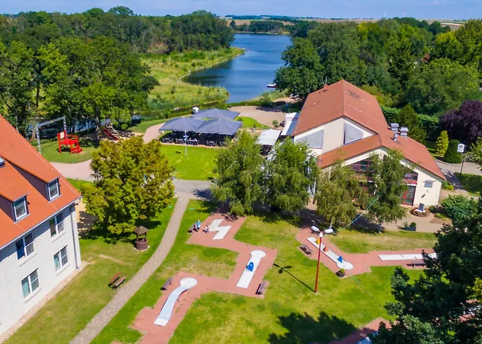 מלון Bernstein Acamed