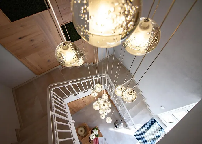 Bernstein Acamed מלון 3*