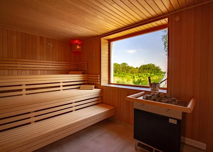 Bernstein Acamed מלון Nienburg (Saxony-Anhalt)